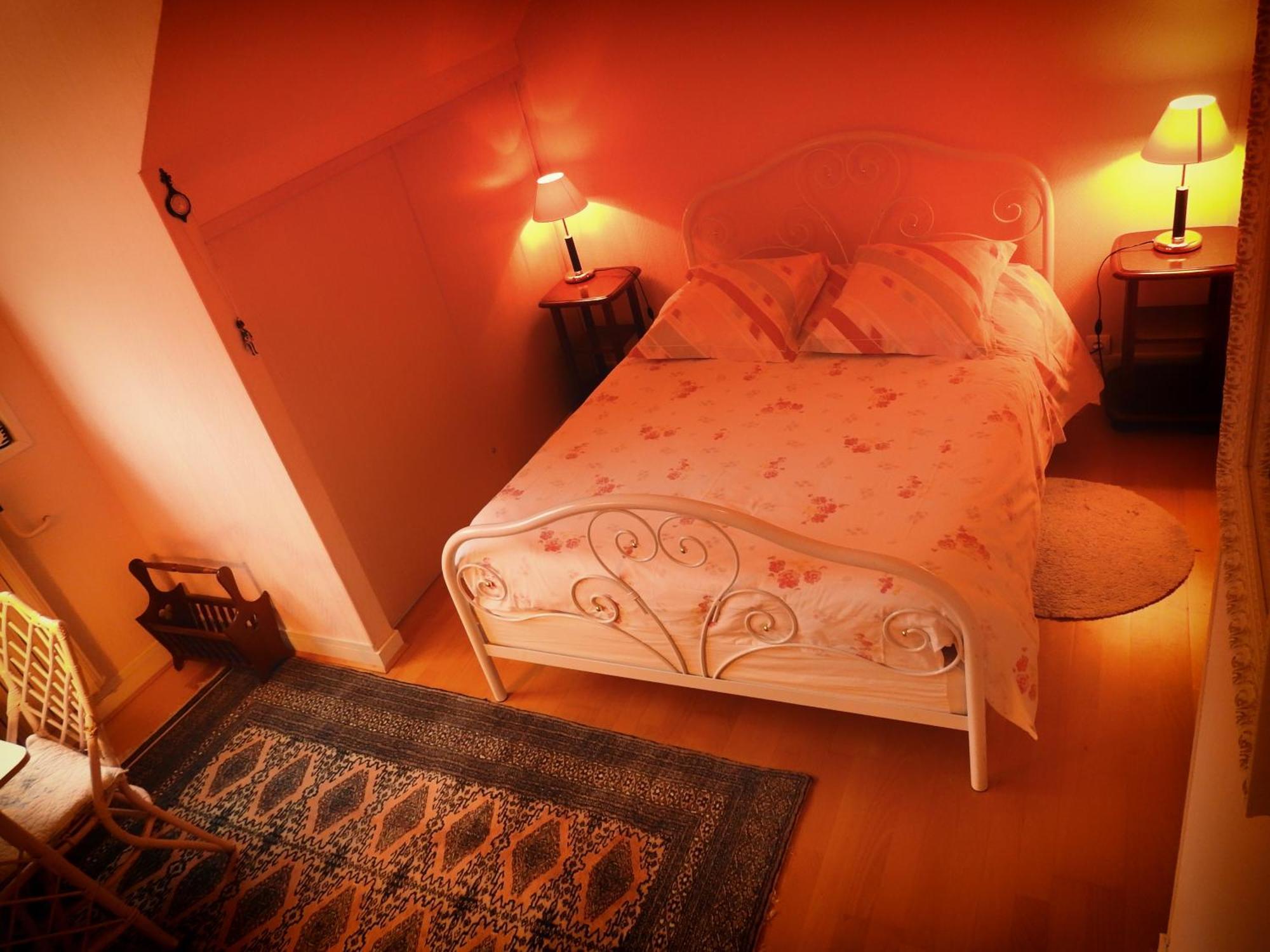 Chambres D'Hotes Chez Annie Breles Room photo