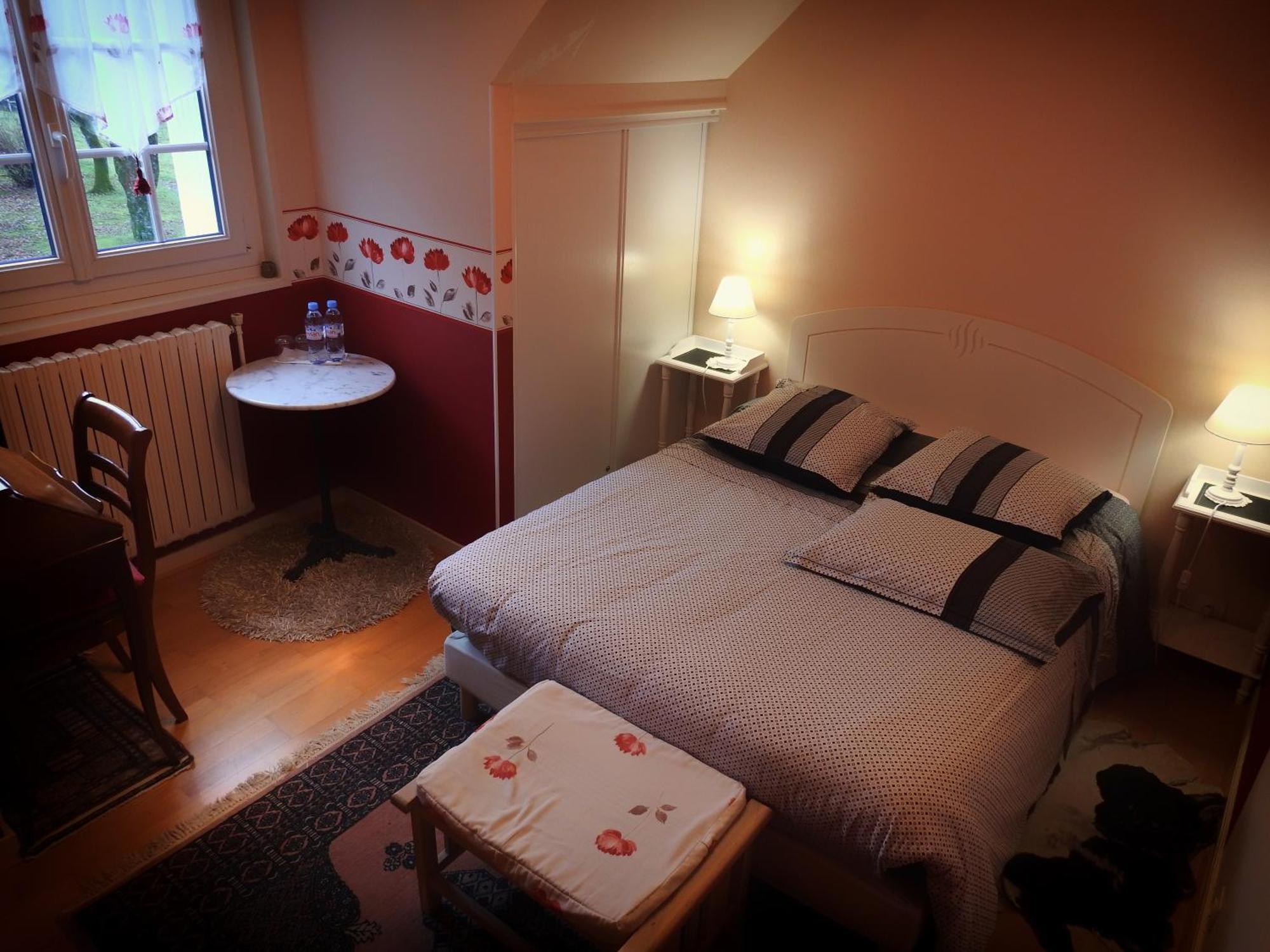 Chambres D'Hotes Chez Annie Breles Room photo